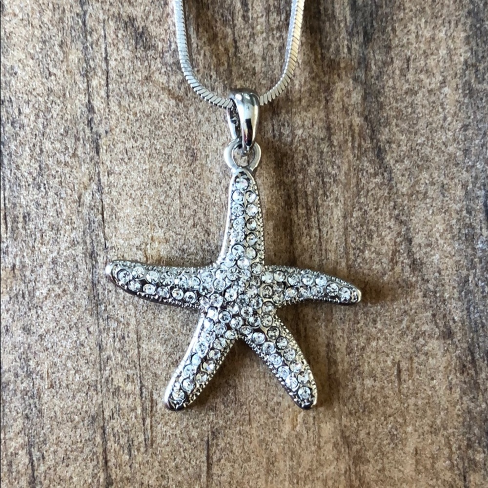 Starfish Necklace 18” chain, lobster claw closure